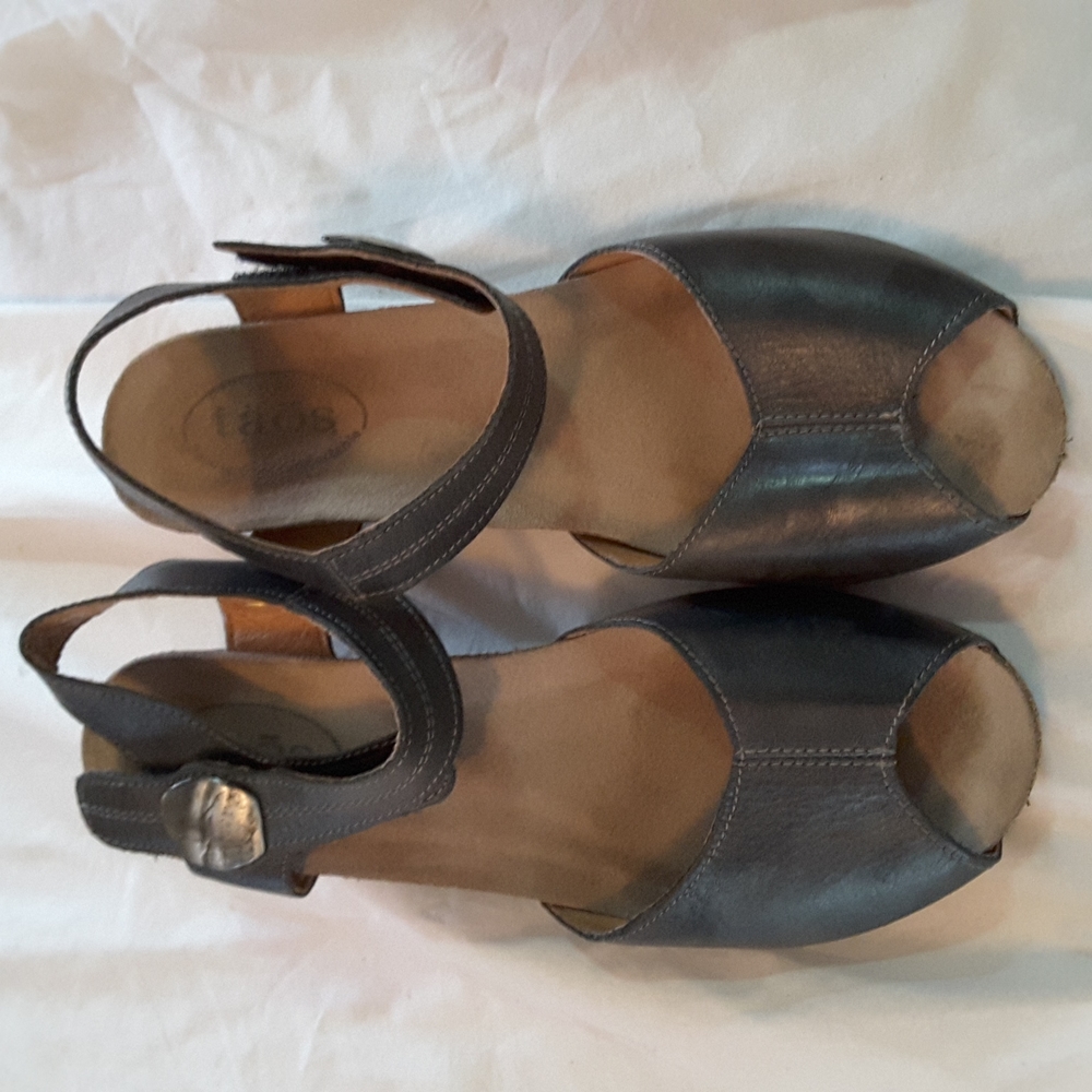 Taos open-toed wedge shoe